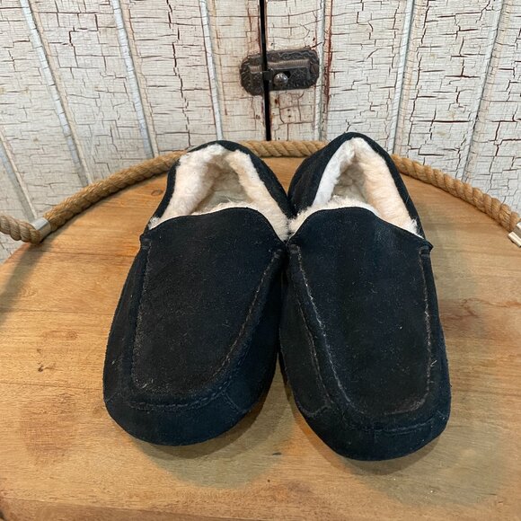 UGG Men's Ascot Sheepskin Slippers Black Suede 10 - Picture 1 of 6